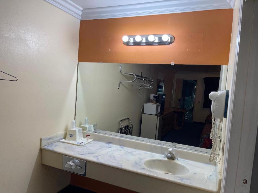 Aerospace Inn Mojave Bagian luar foto